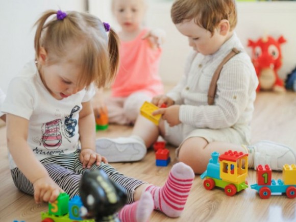 Neobični pokloni za decu koji su ujedno i praktični i zabavni